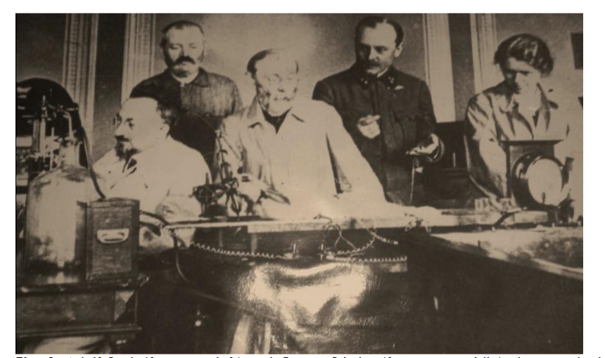 Fig. 8. Adolf Beck (front row left) and Gustav Bikeles (front row middle) photographed during electrophysiological research at the Department of Physiology of the Lemberg Medical Faculty.